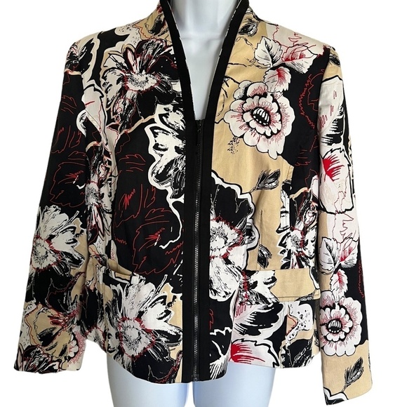 Silk Land | Floral Silk Blazer - Picture 2 of 7